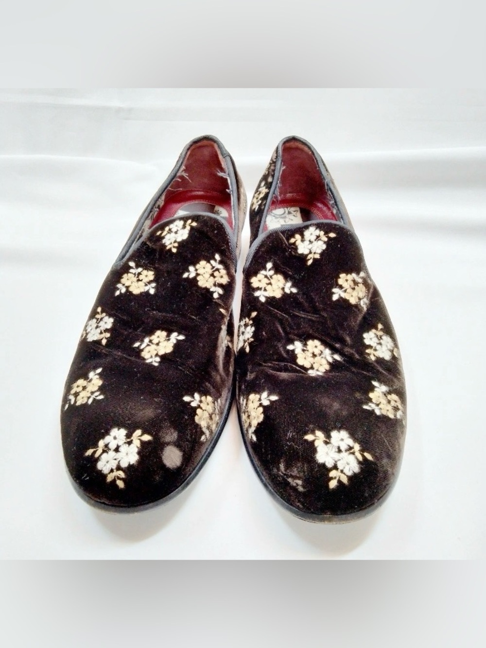Dolce & Gabbana Black Velvet Floral Embroidered Slip-On Loafers - Picture 2 of 9